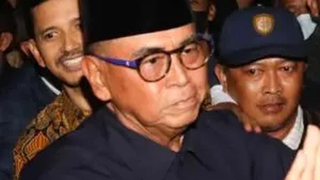 Akan tetapi, dikatakan Sandi, penetapan status hukum Panji Gumilang merupakan kebijakan dari penyidik Bareskrim Polri yang menangani kasus tersebut.
