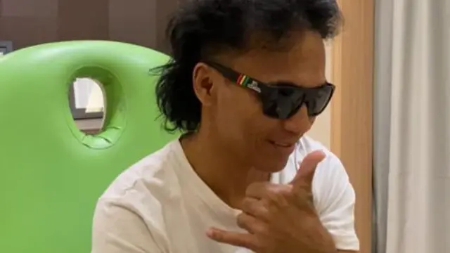 Kaka Slank dengan rambut barunya.