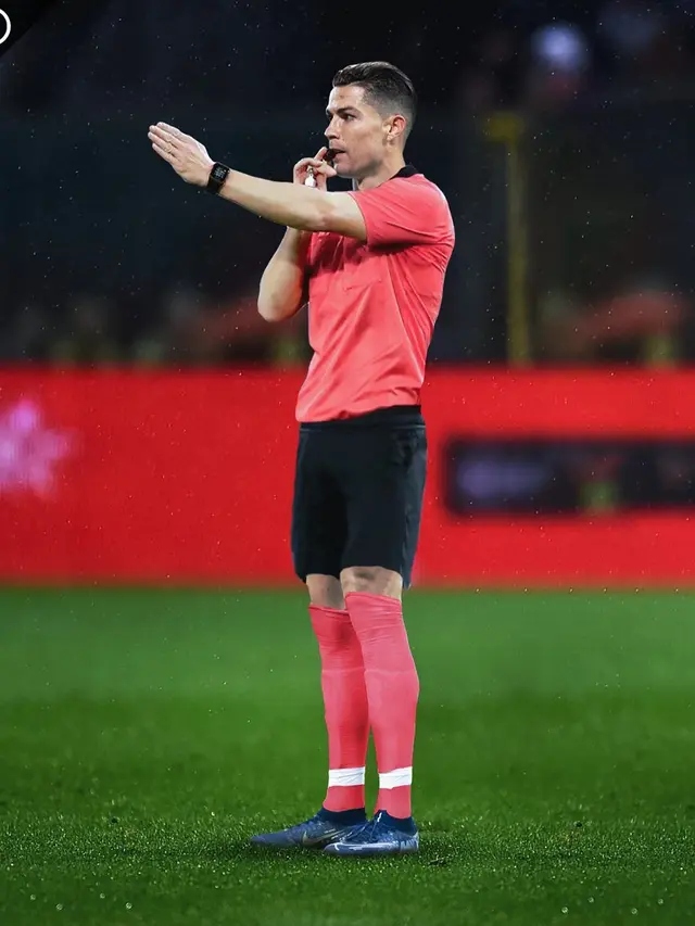 Editan Foto Bintang Sepak Bola Jadi Wasit Ini Bikin Senyum