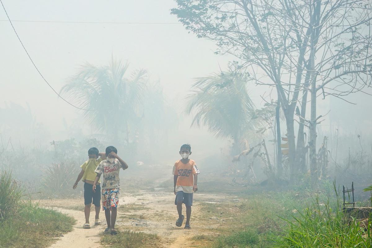 Karhutla Belum Usai, Kabut Asap Selimuti Sumatra dan Kalimantan