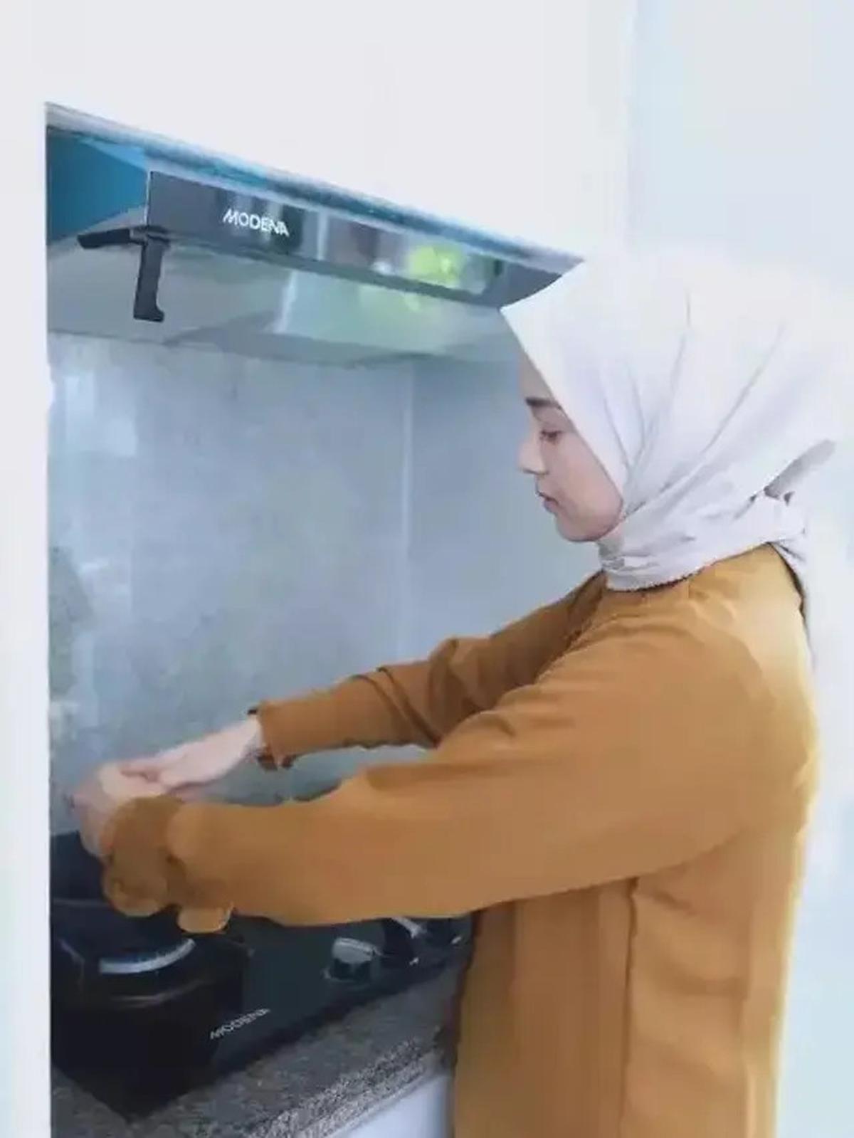 5 Potret Dapur Rumah Nina Zatulini, Punya Model Mewah dengan Interior Minimalis