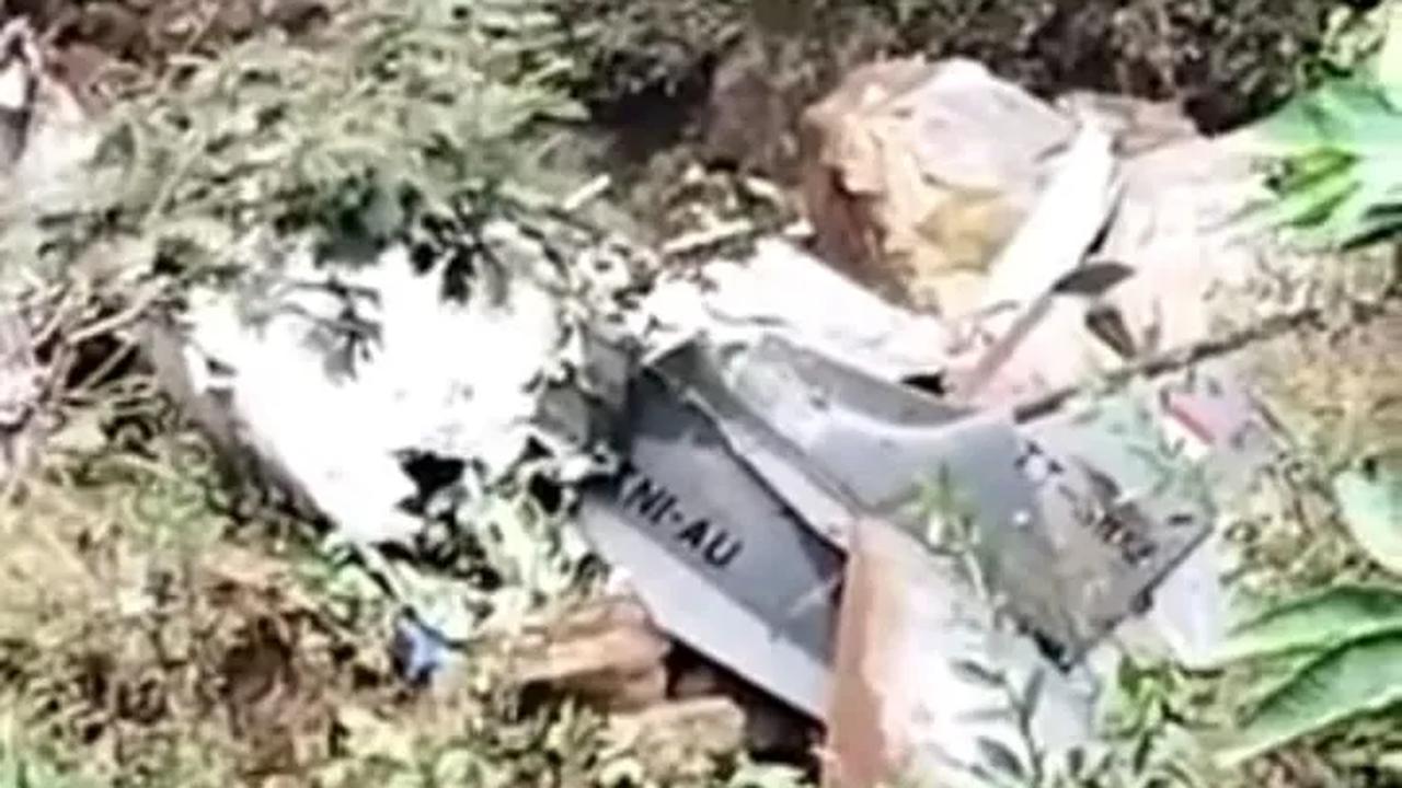 Pencarian data recorder itu dilakukan satu tim khusus. Namun, hingga Kamis (16/11) malam peralatan itu belum ditemukan.<br>
