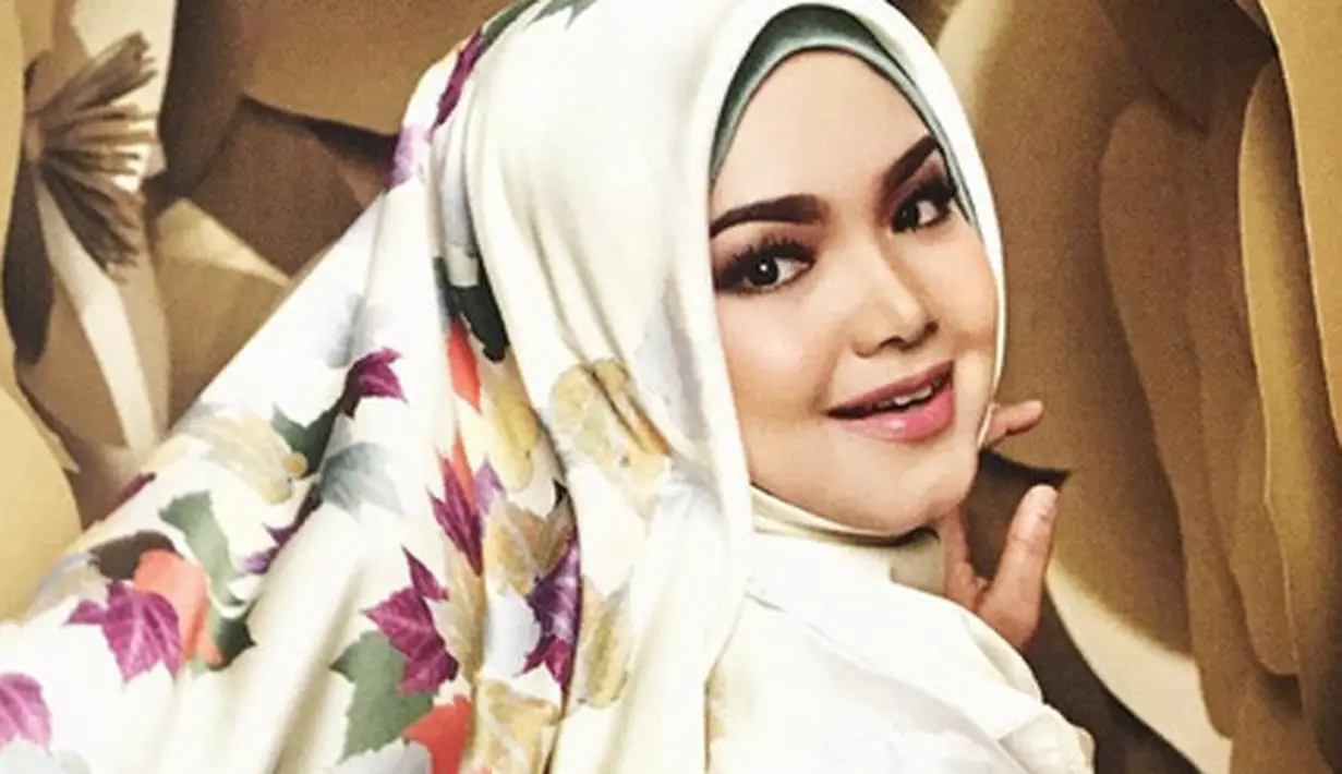 Usia kehamilan Siti saat ini sudah menginjak empat bulan. Dalam pengumumannya itu, Siti mengucapkan terima kasih serta permohonan maaf lantaran selama beberapa bulan ini menolak tawaran pekerjaan. (Instagram/cdtk)
