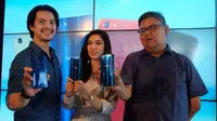 Penyanyi Morgan Oey, Isyana Sarasvati dan PR Manager Oppo Indonsia, Aryo Meidianto. Liputan6.com/ Andina Librianty