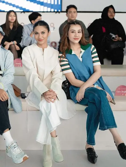 <p>Duo bestie Aaliyah Massaid dan Azizah Salsha terlihat menghadiri JFW 2025 pada 26 Agustus 2024 untuk mendukung brand Nagita Slavina yang berkolaborasi dengan Callie dan IKYK. [IG/@aaliyah.massaid/@azizahsalsha].</p>