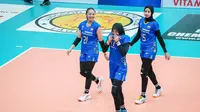 Selebrasi pemain Timnas bola voli putri Indonesia, Wilda Siti Nurfadhilah (tengah) setelah memperoleh angka saat menghadapi Thailand pada laga putaran pertama SEA V League 2023 di Vinh Phuc Gymnasium, Hanoi, Vietnam, Jumat (4/8/2023). Indonesia kalah 0-3 (24-26, 24-26, 20-25) dari Thailand. (Dok. SEA V League 2023)