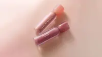 Lip Matte dengan Efek Blur dan Tekstur Selembut Paw Kucing Jadi Tren Baru