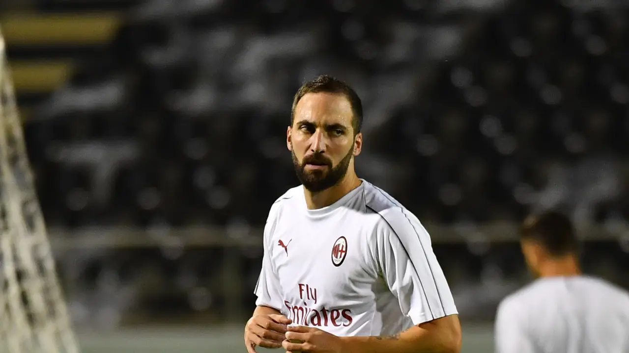 Penyerang AC Milan, Gonzalo Higuain.