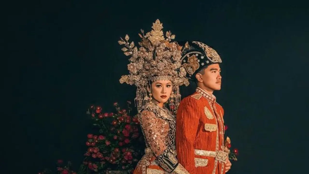 Kaesang Pangarep dan Erina Gudono Kompak Tampil Serba Hitam Ziarah ke Makam Raja Mangkunegara