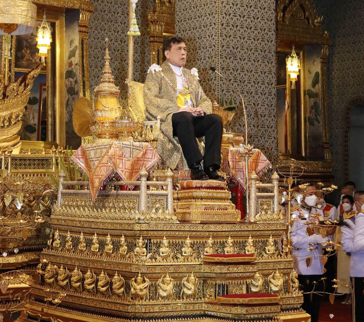 Raja Thailand, Maha Vajiralongkorn Bodindradebayavarangkun menggelar sebuah upacara untuk merayakan ulang tahunnya yang ke-71 pada Jumat, 28 Juli 2023. 

Pesta ulang tahun megah itu digelar di Grand Palace, Bangkok.