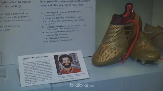 Berita video keistimewaan sepatu emas Mohamed Salah yang dipajang di museum. This video presented by BallBall.
