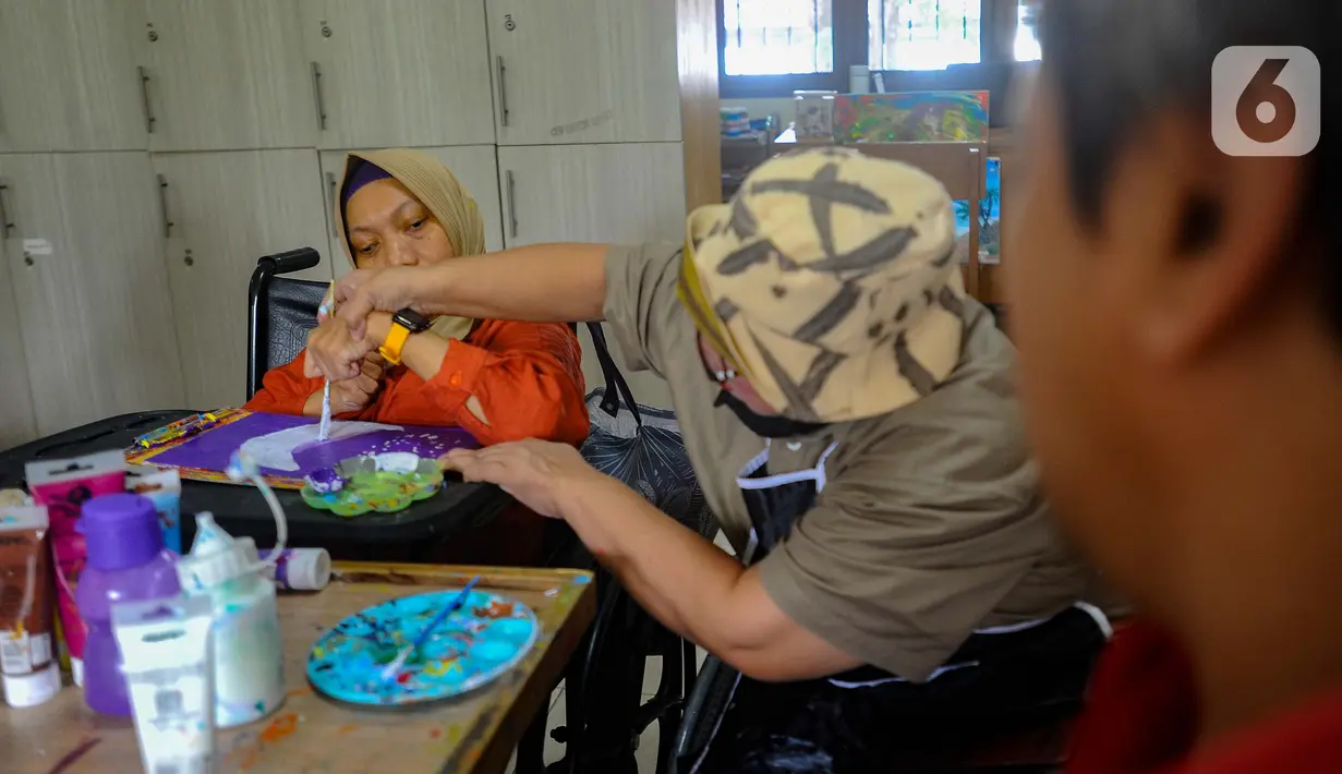 Hasil penjualan lukisan digunakan untuk kemandirian ekonomi disabilitas. (merdeka.com/Arie Basuki)