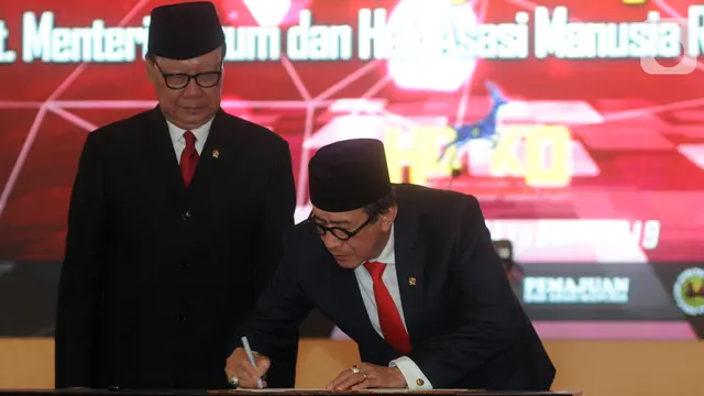 Tjahjo Kumolo Serahkan Jabatan Menkumham kepada Yasonna Laoly