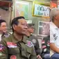 Tampilan Slank saat mengenakan jaket Top Gun, mereka mendeklarasikan dukungannya untuk Ganjar Pranowo dan Mahfud MD. (Dok: TikTok @infoseputarpresiden)