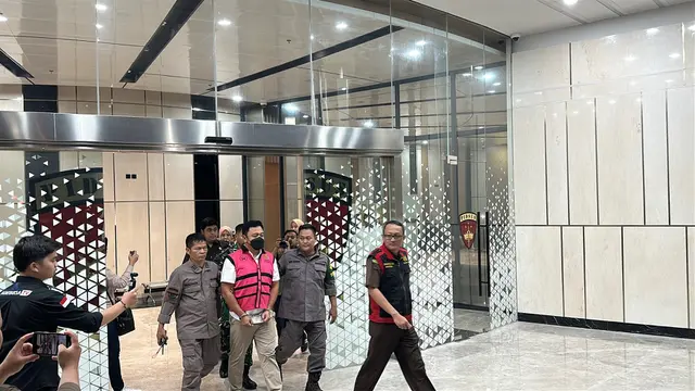 Kepala Biro KLIK Kementerian ESDM Sunindyo Suryo Hendardi ditetapkan sebagai tersangka kasus dugaan tindak pidana korupsi penambangan batu bara yang dilakukan PT Ratu Samban Mining (RSM). (Liputan6.com/Nanda Perdana Putra)