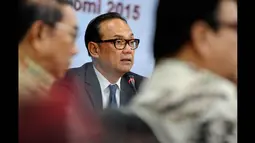 Ketua Umum Kamar Dagang dan Industri (Kadin) Indonesia Suryo Bambang Sulisto memberikan keterangan tentang catatan awal tahun dan perkiraan ekonomi 2015 di Menara Kadin Jakarta, Kamis (22/1). (ANTARA FOTO/Wahyu Putro A)