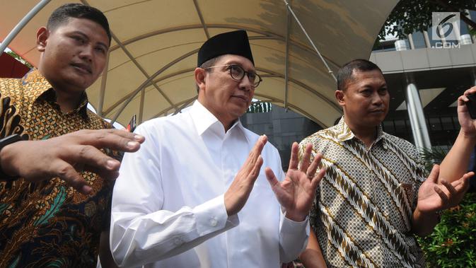 Menteri Agama Lukman Hakim Saifuddin meninggalkan gedung Komisi Pemberantasan Korupsi (KPK) usai menjalani pemeriksaan di Jakarta, Rabu (22/5/2019). Menag Lukman dimintai keterangan terkait penyelidikan kasus penyelenggaraan haji. (merdeka.com/Dwi Narwoko)