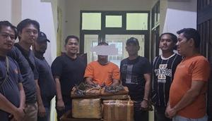 Polisi Tangkap Pengedar Ganja (Foto: Reza Efendi/Liputan6.com)