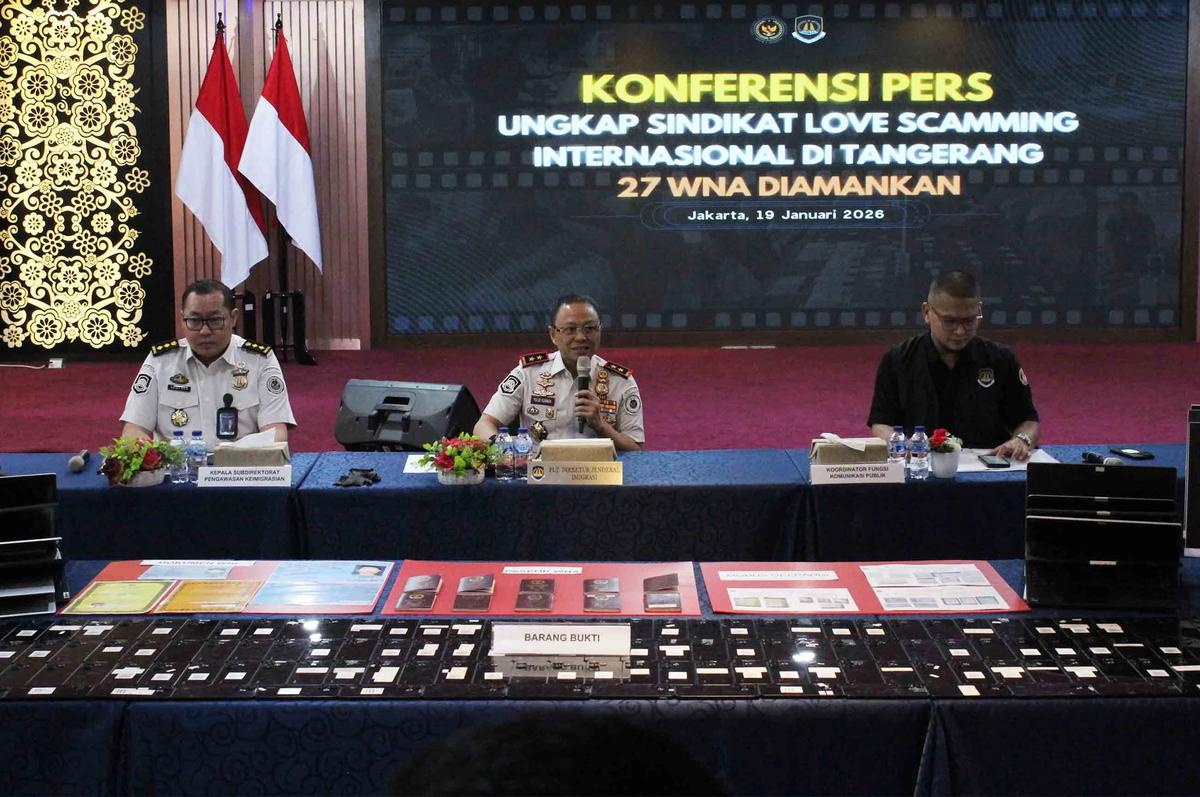 FOTO: Imigrasi Bongkar Sindikat Love Scamming Internasional Berbasis AI di Tangerang