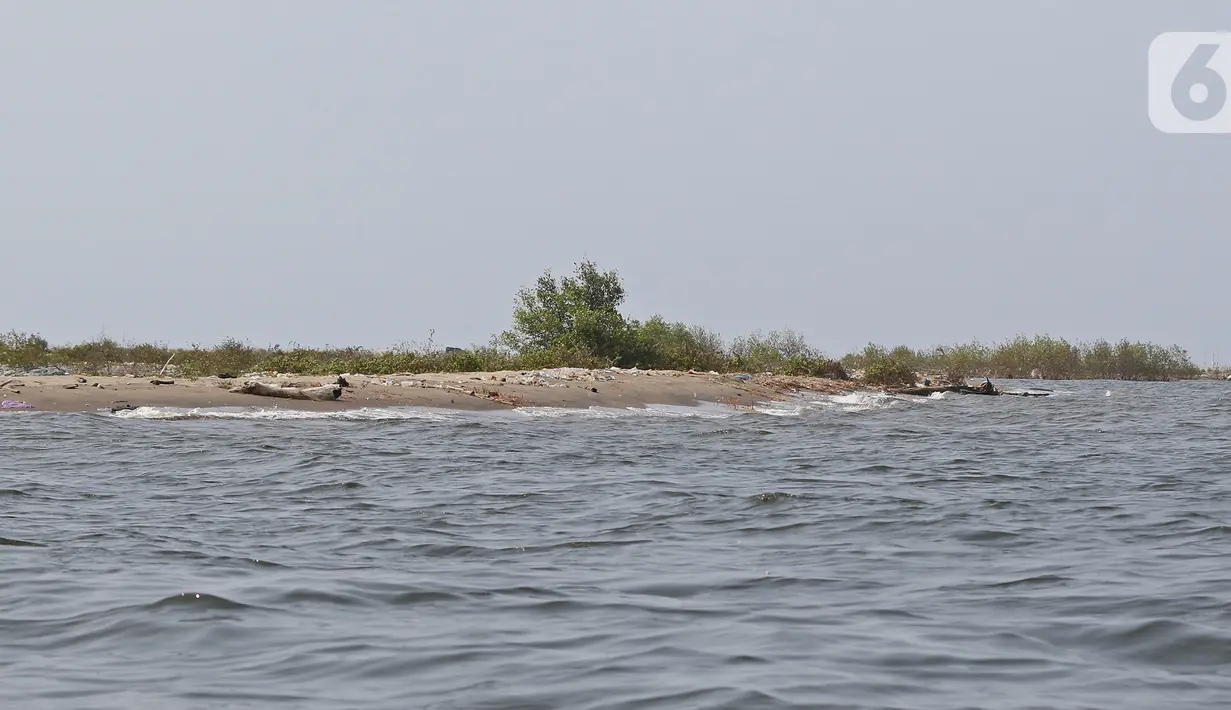 Suasana kawasan Pulau G Reklamasi, Muara Angke, Jakarta Utara, Kamis (31/10/2019). Para nelayan di Muara Angke mengeluhkan keberadaan Pulau G yang kerap kali mengganggu aktivitas melaut mereka. (Liputan6.com/Herman Zakharia)