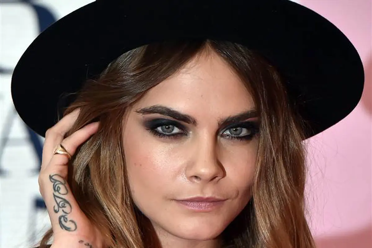 8 Selebriti Hollywood Dengan Bentuk Alis Memukau