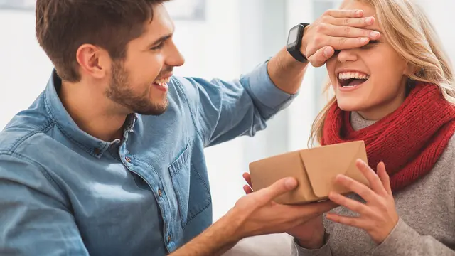 Perhiasan Berlian Atau Perhiasan Emas