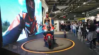 Model-model cantik ikut meramaikan pameran EICMA 2019 yang berlangsung di kota Milan, Italia, 7-11 November 2019 (Liputan6.com/Marco)