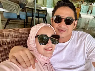Mantan pramugari ini dikenal selalu tampil menarik di berbagai kesempatan. Bahkan ia memiliki bisnis di bidang fashion. Tak heran jika Adelia Pasha tampak begitu stylish. Apalagi, dirinya kerap menggunakan aksesoris seperti kacamata.(Liputan6.com/IG/@princessyahrini)