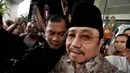 Mantan Sekjen Kementerian ESDM, Waryono Karno usai menjalani pemeriksaan di KPK, Jakarta, Jumat (12/12/2014). (Liputan6.com/Miftahul Hayat) 