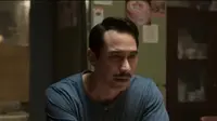 Gaya Rambut Poni Lempar Darius Sinathrya Saat Syuting Film Getih Ireng, Klimis dan Diminta Berkumis