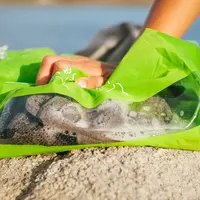 Scrubba, inovasi baru bagi para traveler agar bisa mencuci baju di mana saja. Tertarik? (Via: uniqverse.com)