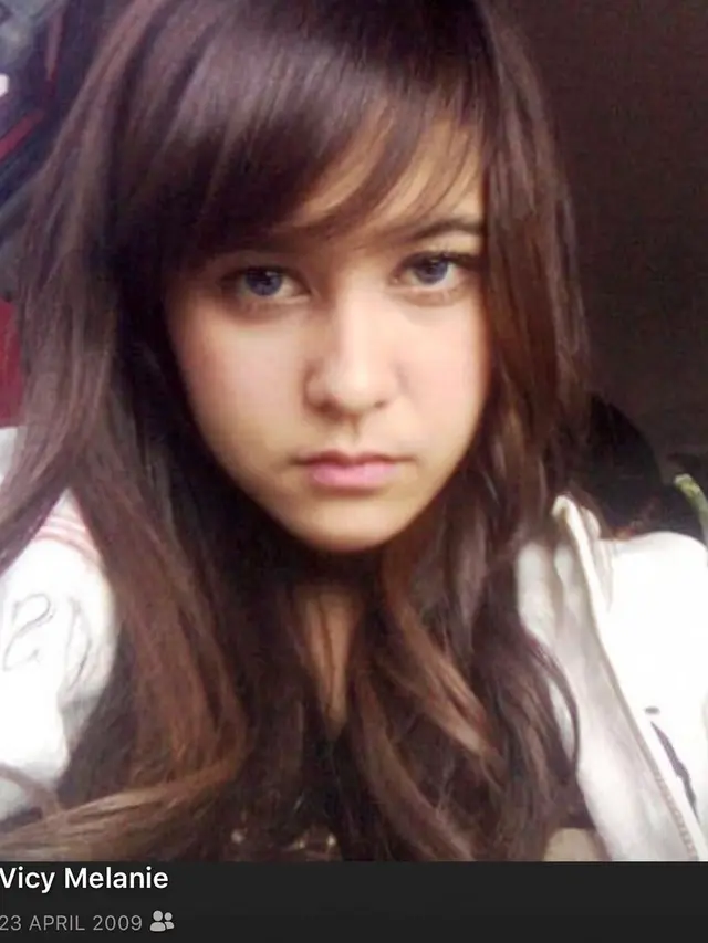 7 Potret Lawas Vicy Melanie, Waktu Kecil Imut Banget