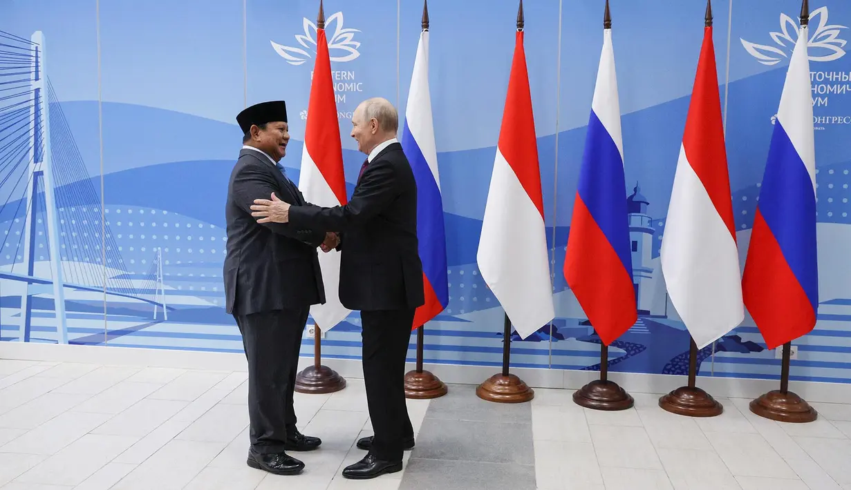 Presiden Prabowo Subianto  dan Presiden Rusia Vladimir Putin mengadakan pertemuan di sela-sela Forum Ekonomi Timur di Vladivostok, Kamis, 3 September 2026. (AFP/  Vyacheslav Prokofyev/ Pool)