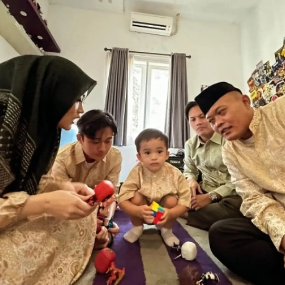 Keluarga Rizky Febian Kompak Pakai Baju Krem di Acara Pengajian, Adzam Anak  Bungsu Sule Ikut Hadir - Lifestyle Liputan6.com