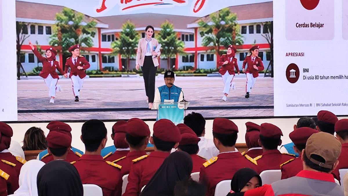 Menteri Sosial Saifullah Yusuf saat di Sekolah Rakyat Terpadu (SRT) 3 Makassar, Jumat (25/9). (merdeka.com/Ihwan Fajar).