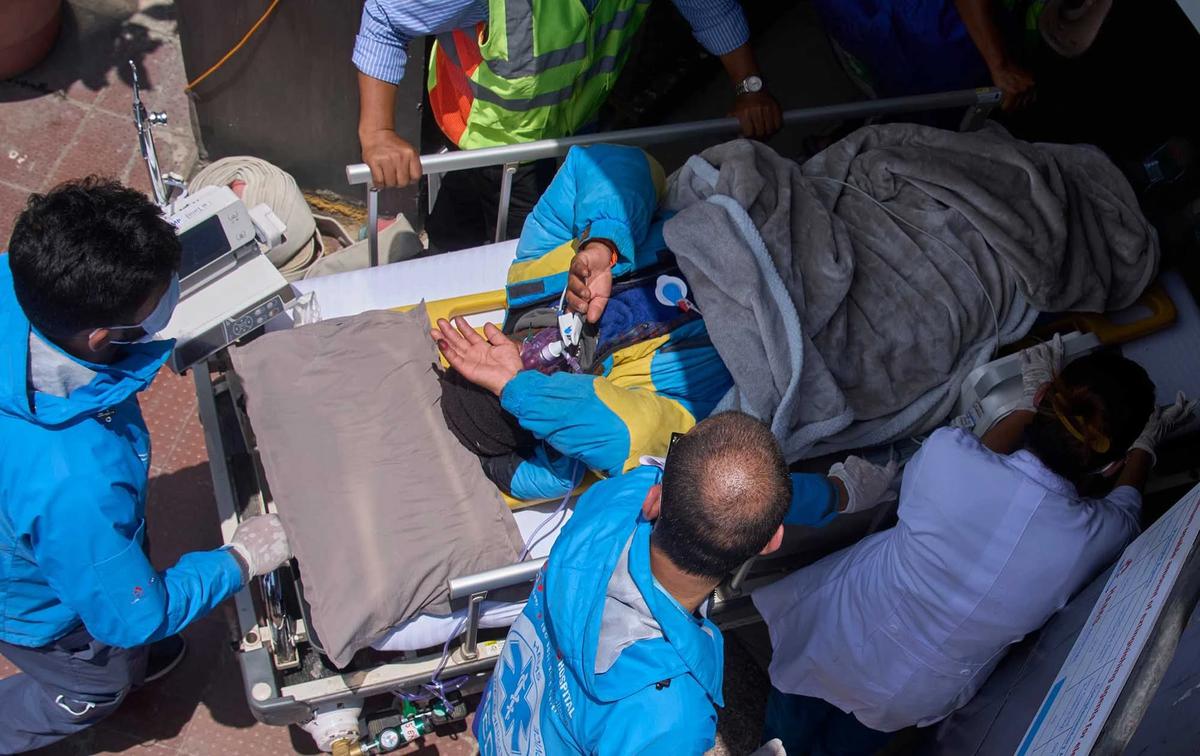 FOTO: Enam Hari Hilang di Everest Dawa Sherpa Ditemukan Selamat