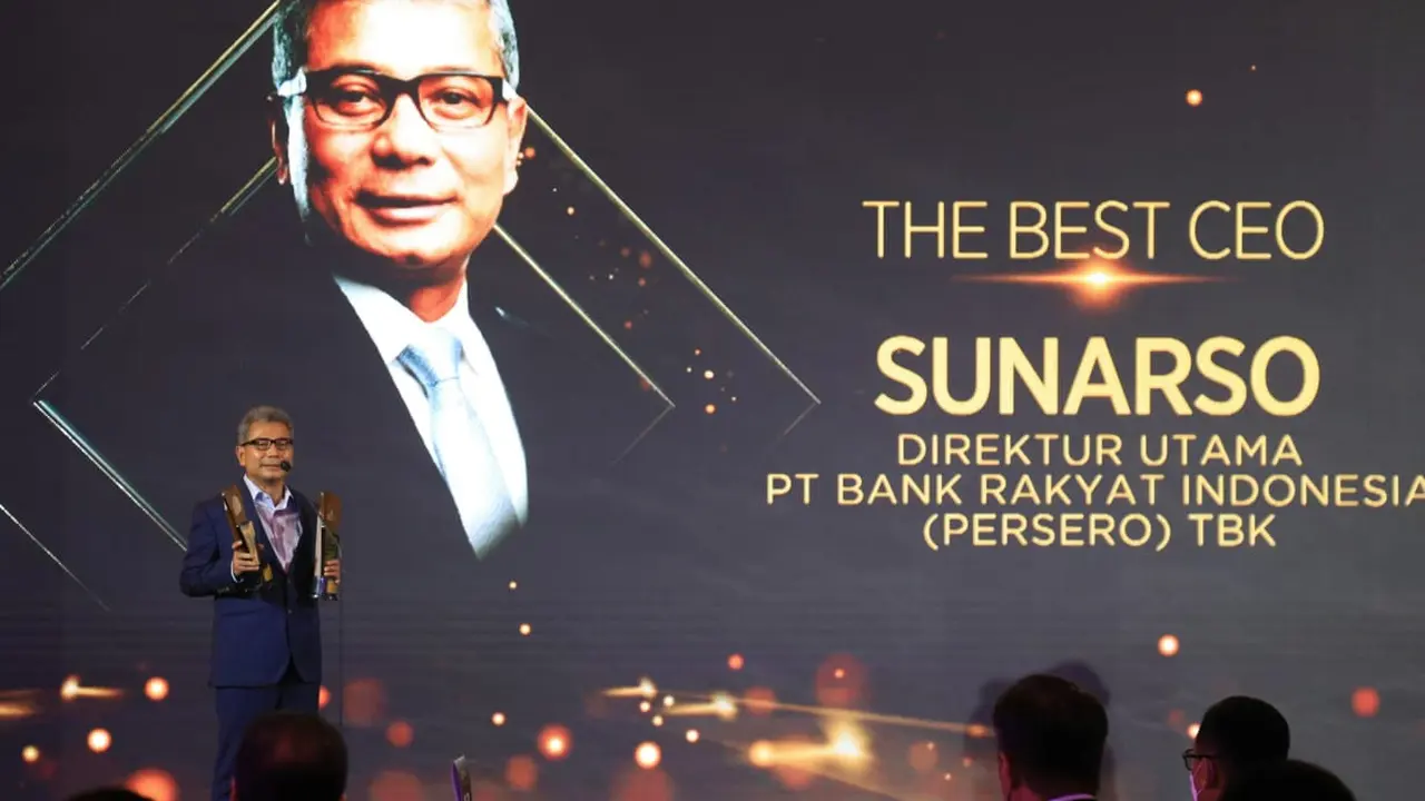BRI dianugerahi dua penghargaan sekaligus dalam CNBC Indonesia Awards 2021 (14/12).