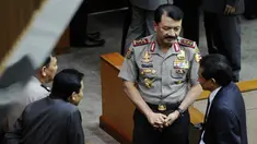 Pengadilan Negeri Jakarta Selatan akan menggelar sidang praperadilan Komjen Pol Budi Gunawan. Namun menurut kuasa hukum, Budi Gunawan dipastikan tak hadir dalam sidang perdana ini.