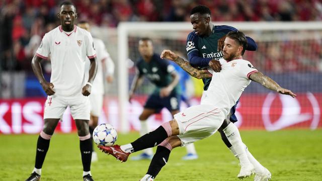 Foto: Melihat Sergio Ramos Kepayahan, Sevilla Dipermalukan Arsenal di Liga Champions