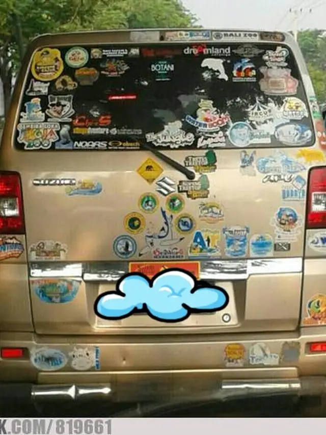 9 Stiker Kendaraan Ini Terlalu Berlebihan, Jadi Pusat Perhatian di Jalan