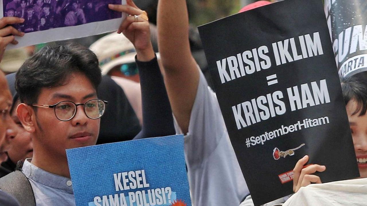 Aksi yang dilakukan oleh gabungan komunitas peduli lingkungan itu untuk menyuarakan isu krisis iklim yang mengancam kehidupan makhluk hidup.