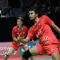 Pasangan Indonesia, Tontowi Ahmad/Lilyana Natsir saat melawan wakil India, Pranaav Jerry Chopra/Reddy N. Sikki pada Indonesia Masters 2019 di Istora Senayan, Jakarta, Selasa (22/1). Indonesia menang 21-15 21-15. (Bola.com/M Iqbal Ichsan)