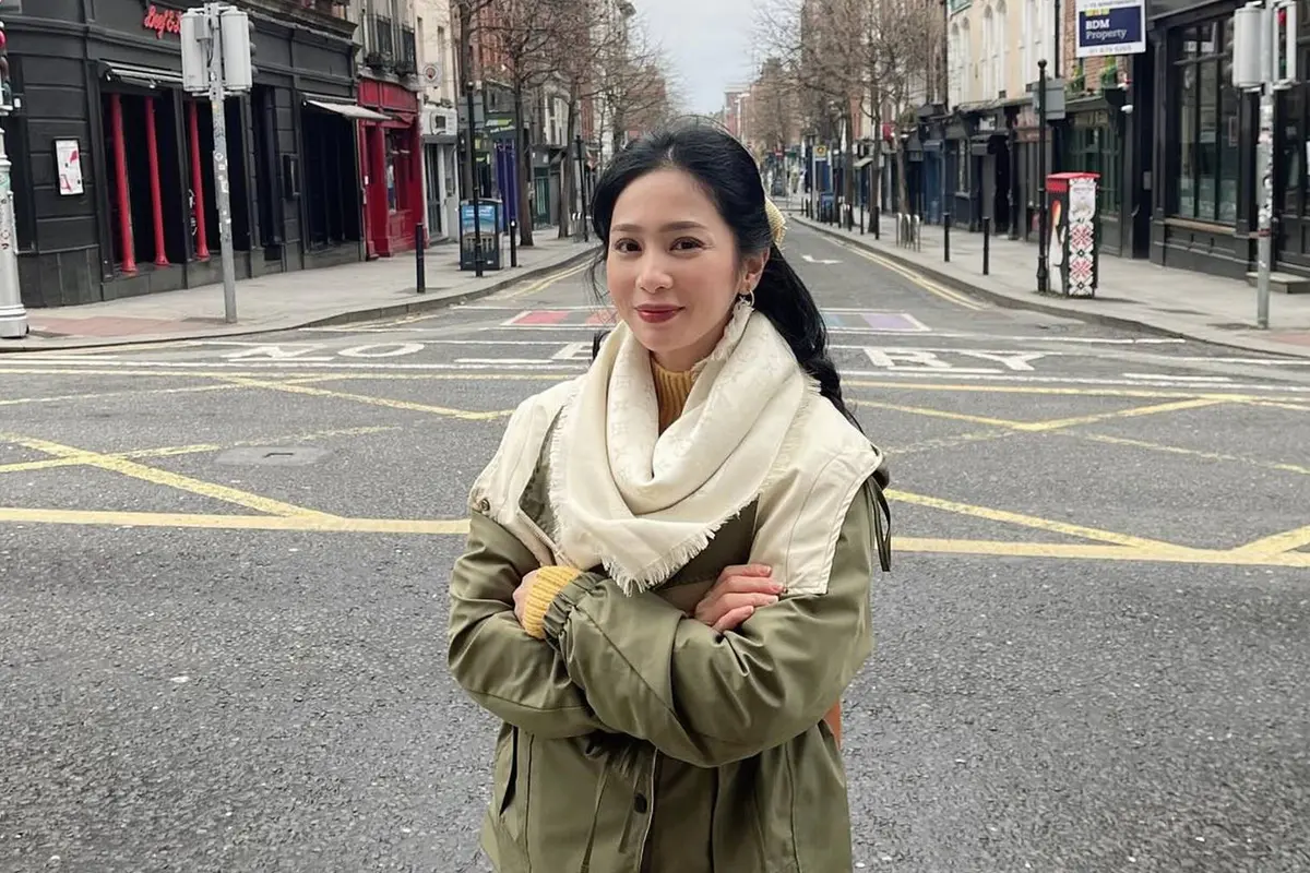 Potret Bunga Zainal ke Inggris Hingga Irlandia, Liburan Bareng Keluarga
