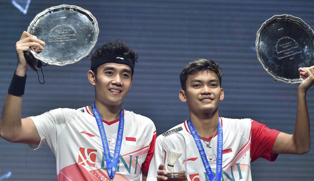 All Indonesian Final di nomor ganda putra All England 2022 akhirnya dimenangkan pasangan muda fenomenal, Muhammad Shohibul Fikri/Bagas Maulana. Pasangan debutan di All England ini mengandaskan perlawanan juara dua kali turnamen, Mohammad Ahsan/ Hendra Setiawan. (AP/Rui Vieira)