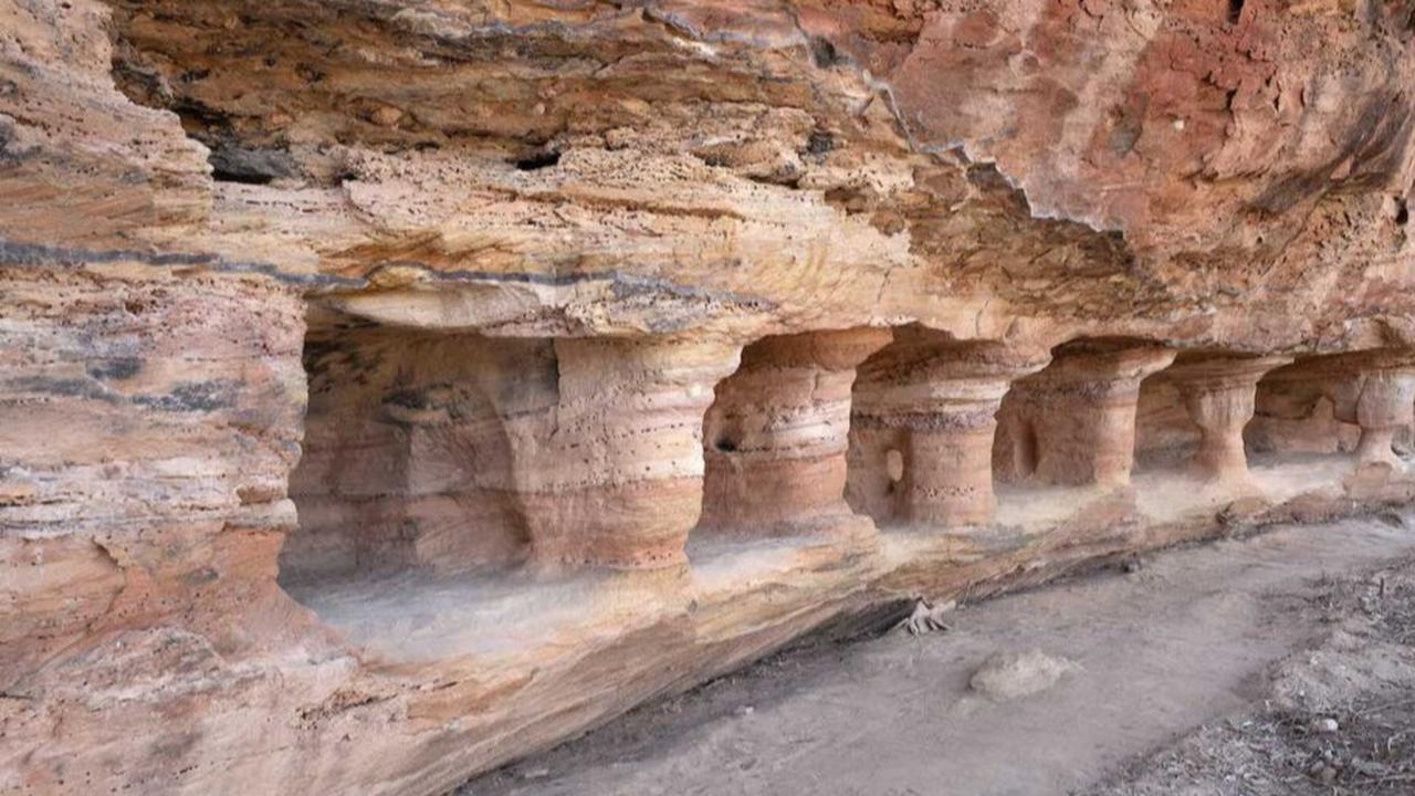 Situs Bukit Batu Misterius Ini Ternyata Lokasi Peti Mati Para Penyembah Api, di Dalamnyanya Ada Tembikar dari Asia Tenggara