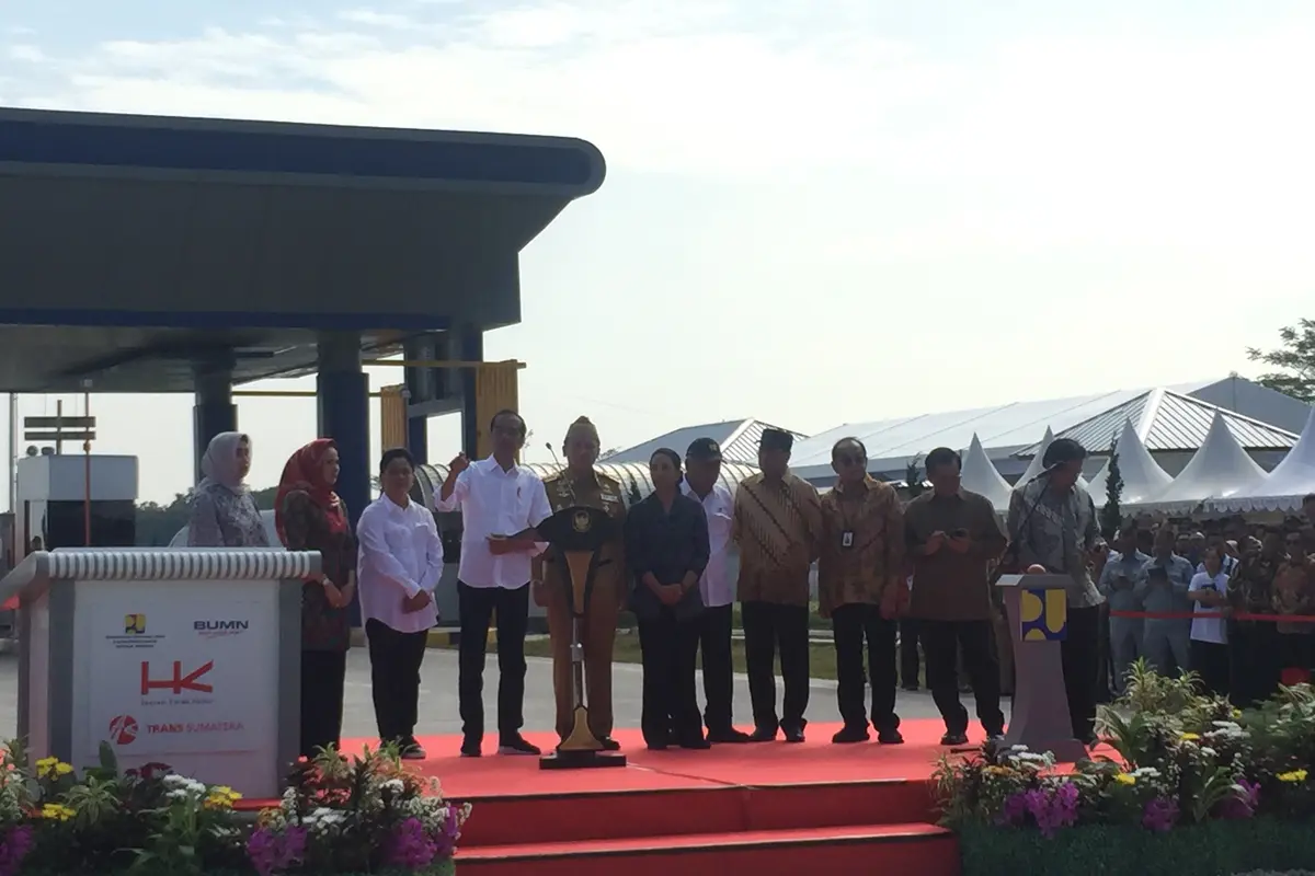 Presiden Joko Widodo atau Jokowi meresmikan terminal baru Bandar Udara Radin Inten II Lampung Selatan, Jumat (8/3/2019).
