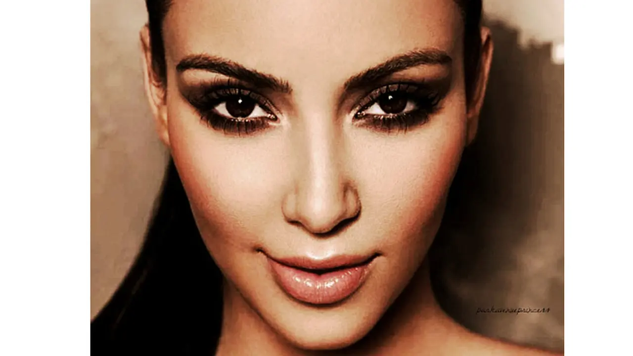 Cara Gampang Membentuk Wajah ala Kim Kardashian (BLM)