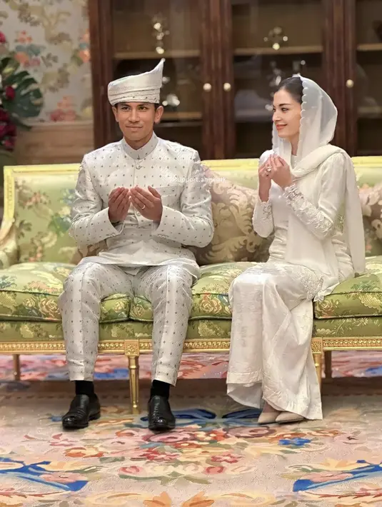 Adapun gaya berkerudung lainnya yang ia kenakan adalah dengan aksen tepian yang begitu sederhana. [Foto: Instagram/ beautifullanishaa]