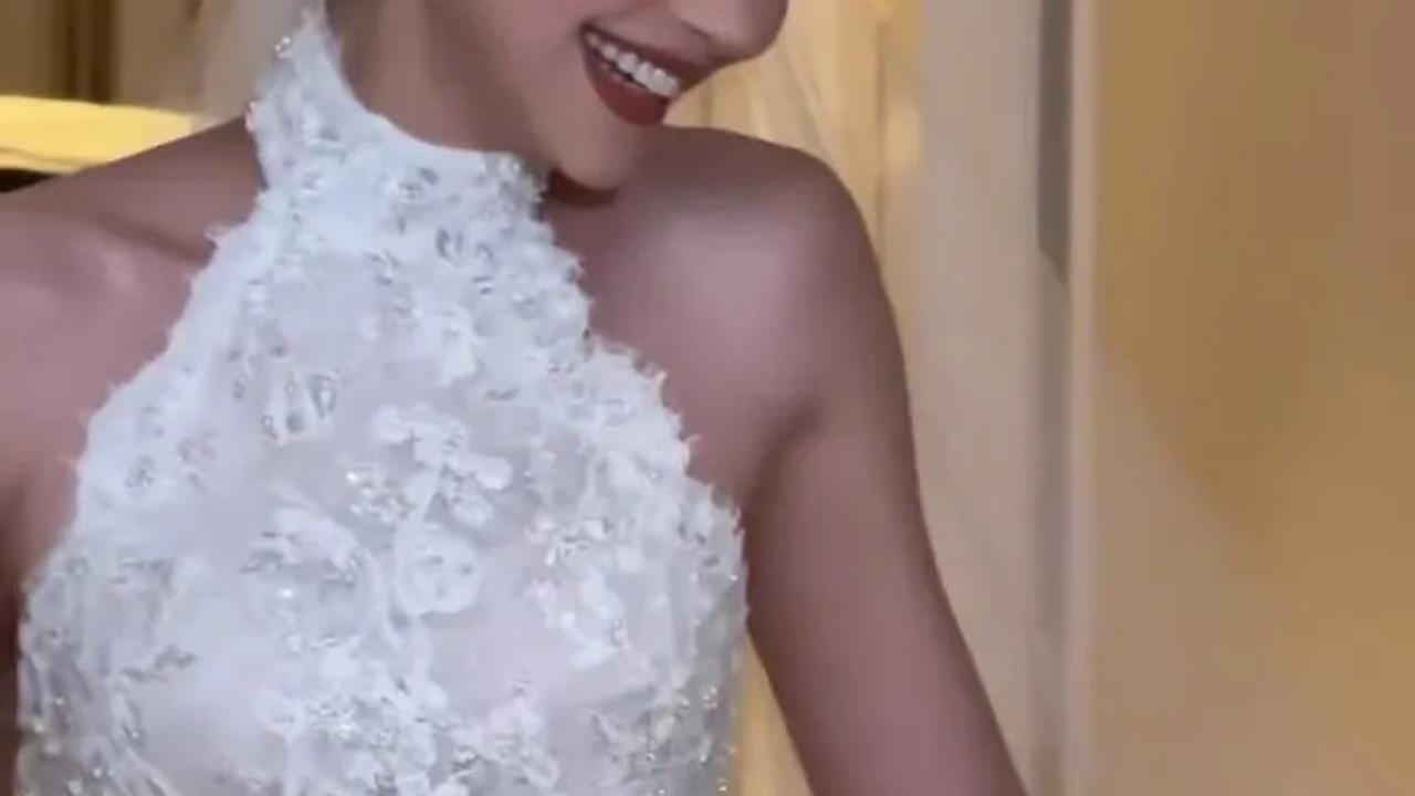 9 Potret Detail Dress Alyssa Daguise di Intimate Dinner Pernikahan dengan Al Ghazali