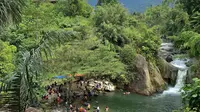 Sejumlah wisatwan sedang menikmati wisata sungai Bondula, Kecamatan Asparaga, Kabupaten Gorontalo. Foto: Istimewa